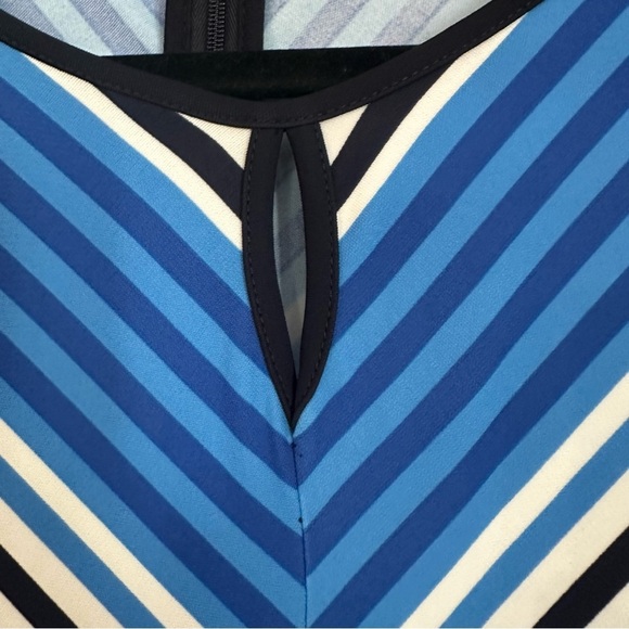 Talbots Women’s Sleeveless V-Neck Keyhole Blue White & Red Stripe Dress Sz M NWT - Picture 4 of 11